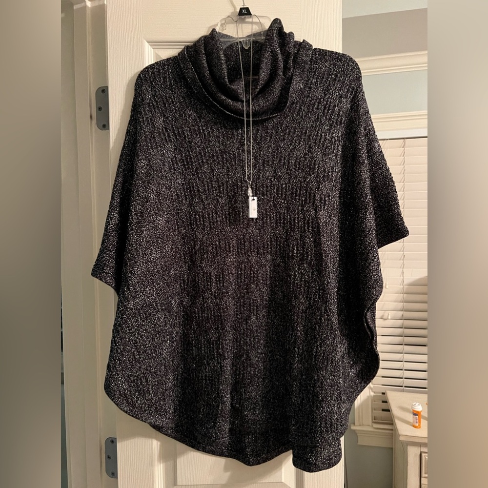 CHICO’S Womens size S/M with chicos necklace.  Brand new!